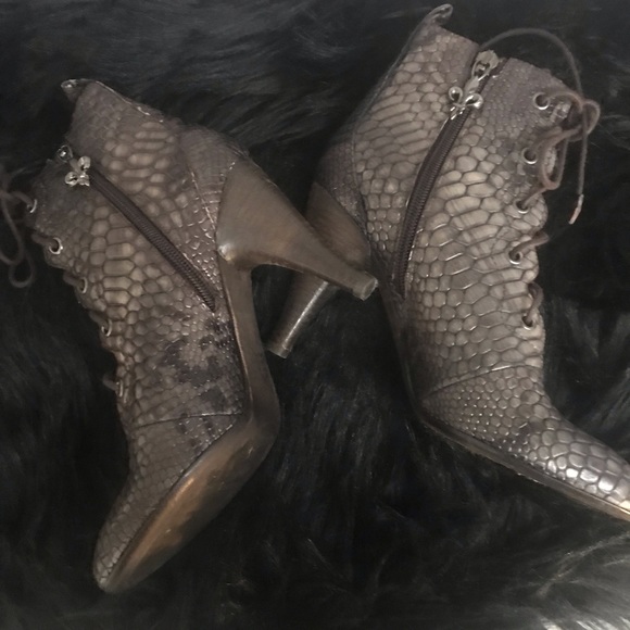 Donald J. Pliner Shoes - ⭐️ 2 FOR $50⭐️ Donald J Pliner Crocodile